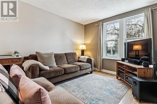 82 Rosedale Ave W, Brampton, ON - Indoor Photo Showing Living Room