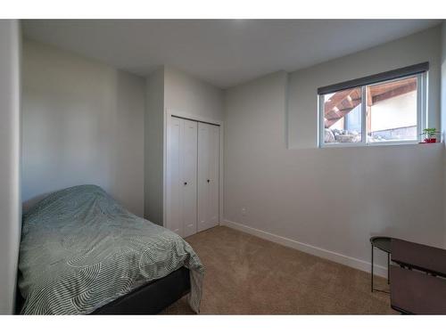 12-125 Cabernet Drive, Okanagan Falls, BC - Indoor Photo Showing Bedroom