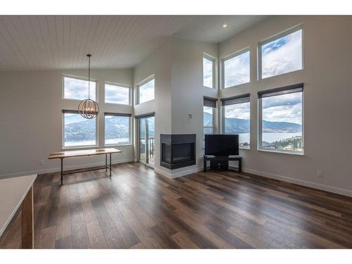 12-125 Cabernet Drive, Okanagan Falls, BC - Indoor Photo Showing Living Room With Fireplace