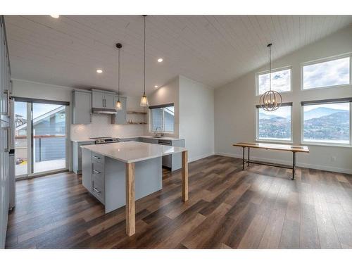 12-125 Cabernet Drive, Okanagan Falls, BC - Indoor Photo Showing Kitchen With Upgraded Kitchen