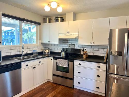 482 Palmer Street, Princeton, BC - Indoor Photo Showing Kitchen With Double Sink