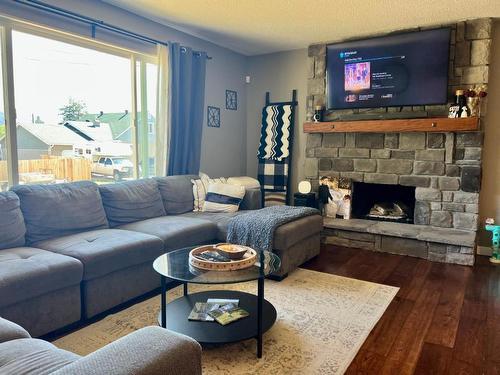 482 Palmer Street, Princeton, BC - Indoor Photo Showing Living Room With Fireplace