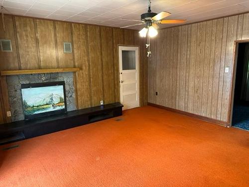 2949 Seaman Road, Falkland, BC - Indoor Photo Showing Other Room