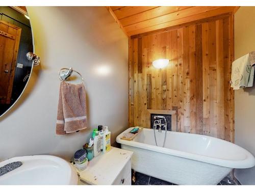3316 36Th Avenue, Osoyoos, BC - Indoor Photo Showing Bathroom