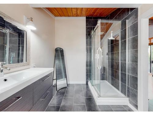 3316 36Th Avenue, Osoyoos, BC - Indoor Photo Showing Bathroom