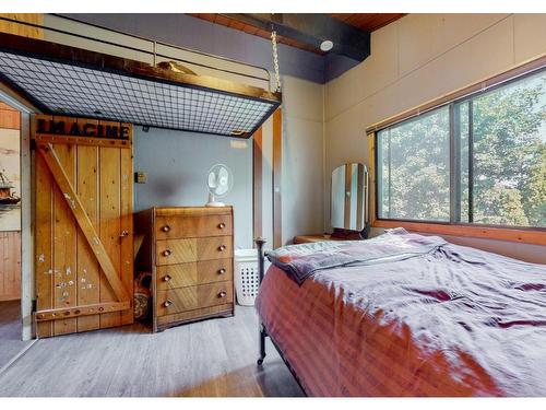 3316 36Th Avenue, Osoyoos, BC - Indoor Photo Showing Bedroom