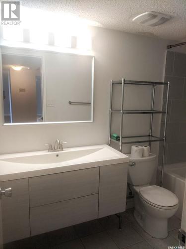 801 320 5Th Avenue N, Saskatoon, SK - Indoor Photo Showing Bathroom