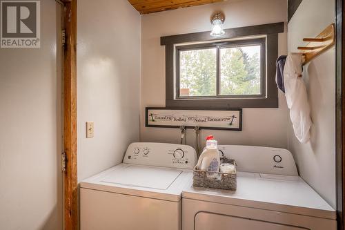 5139 Watson Lake Road, 100 Mile House, BC - Indoor Photo Showing Laundry Room