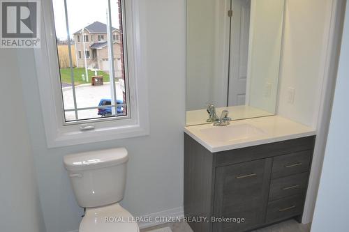 5 Burrows Crt, Kawartha Lakes, ON - Indoor Photo Showing Bathroom