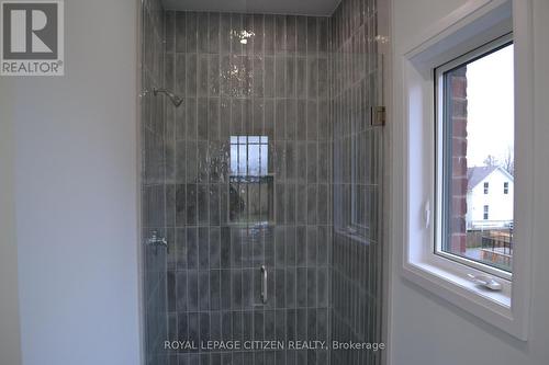 5 Burrows Crt, Kawartha Lakes, ON - Indoor Photo Showing Bathroom