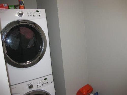 32 Linton Street, Emo, ON - Indoor Photo Showing Laundry Room