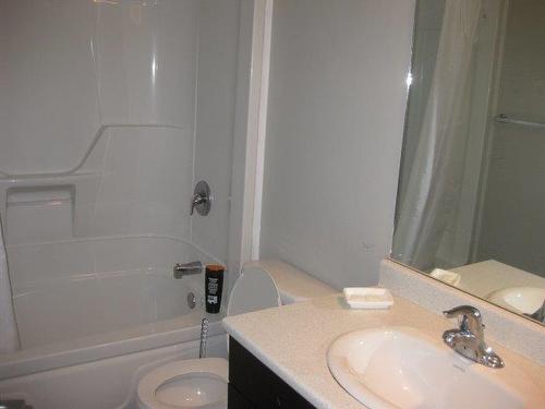 32 Linton Street, Emo, ON - Indoor Photo Showing Bathroom