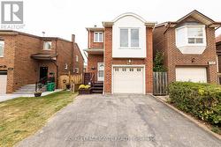 1045 WHISPERING WOOD DR  Mississauga, ON L5C 3Y7