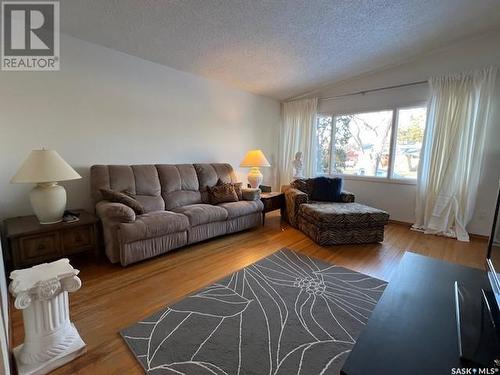 1125 Broadview Road, Esterhazy, SK - Indoor Photo Showing Living Room