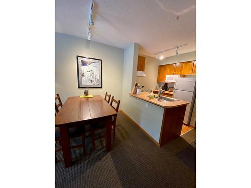 313 - 2060 Summit Drive, Panorama, BC - Indoor Photo Showing Kitchen