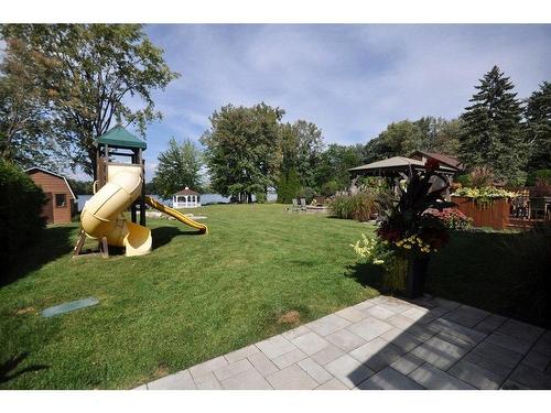 Cour - 11 Rue Augier, Laval (Auteuil), QC - Outdoor With Backyard