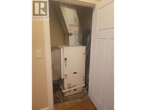 9100 Mackie Drive Unit# 114, Coldstream, BC - Indoor Photo Showing Laundry Room