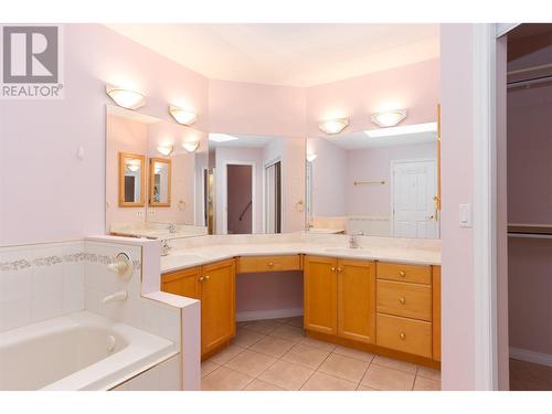 4074 Gellatly Road Unit# 233, West Kelowna, BC - Indoor Photo Showing Bathroom
