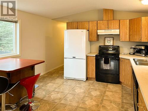 2550 Hollywood Road N Unit# 151, Kelowna, BC - Indoor Photo Showing Kitchen With Double Sink