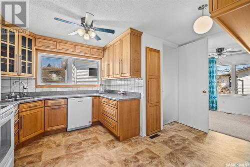 2589 15Th Avenue E, Prince Albert, SK - Indoor Photo Showing Kitchen