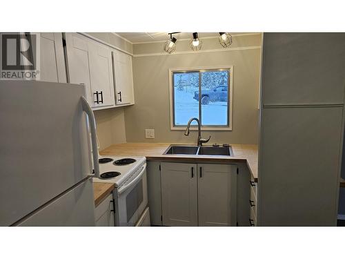 8955 Haldi Road, Prince George, BC - Indoor Photo Showing Kitchen With Double Sink