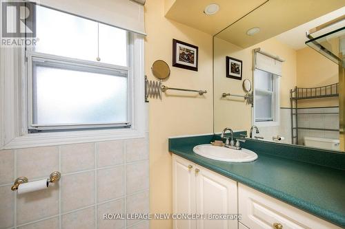 205 Finch Avenue W, Toronto, ON - Indoor Photo Showing Bathroom