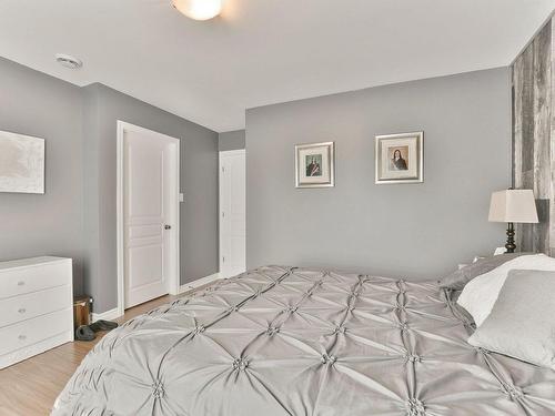 Chambre Ã  coucher principale - 83A  - 83C Rue Notre-Dame, L'Épiphanie, QC - Indoor Photo Showing Bedroom