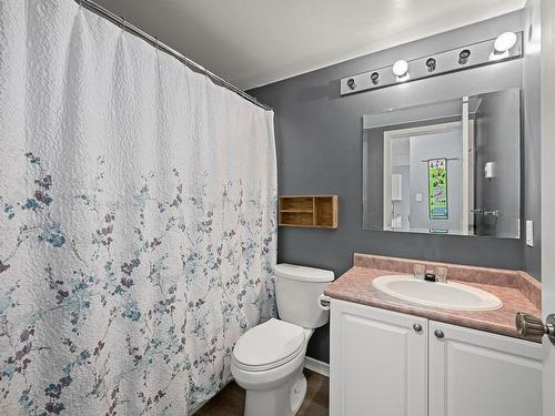 402-1201 Henry Rd, Courtenay, BC - Indoor Photo Showing Bathroom