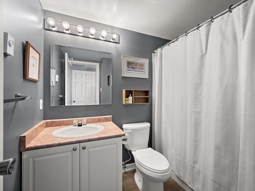 402-1201 Henry Rd, Courtenay, BC - Indoor Photo Showing Bathroom