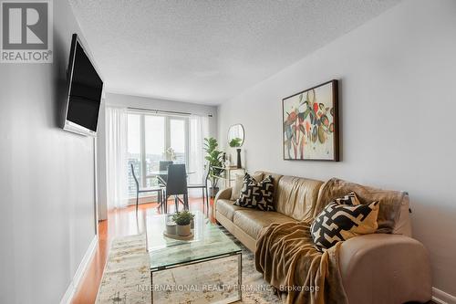 3303 - 210 Victoria Street, Toronto, ON - Indoor Photo Showing Living Room
