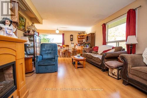 2 Hoskins Rd, Trent Hills, ON - Indoor Photo Showing Living Room