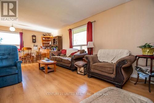 2 Hoskins Rd, Trent Hills, ON - Indoor Photo Showing Living Room