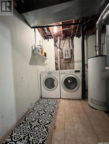 364 Hayes Drive Se, Swift Current, SK - Indoor Photo Showing Laundry Room