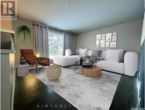 364 Hayes Drive Se, Swift Current, SK - Indoor Photo Showing Living Room
