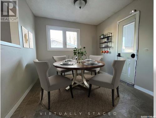 364 Hayes Drive Se, Swift Current, SK - Indoor Photo Showing Dining Room
