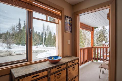 B - 1003 Mountain View Road, Rossland, BC - Indoor Photo Showing Other Room