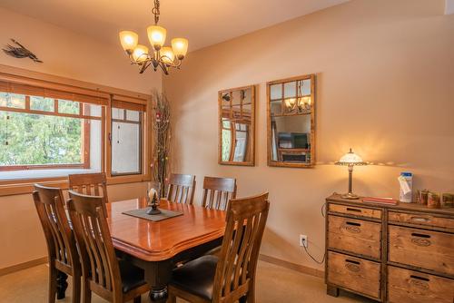 B - 1003 Mountain View Road, Rossland, BC - Indoor Photo Showing Dining Room