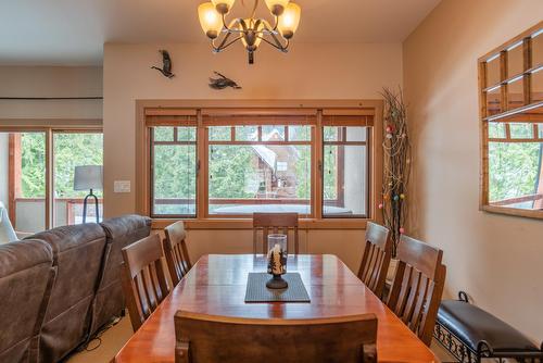 B - 1003 Mountain View Road, Rossland, BC - Indoor Photo Showing Dining Room