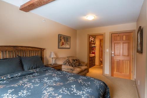 B - 1003 Mountain View Road, Rossland, BC - Indoor Photo Showing Bedroom