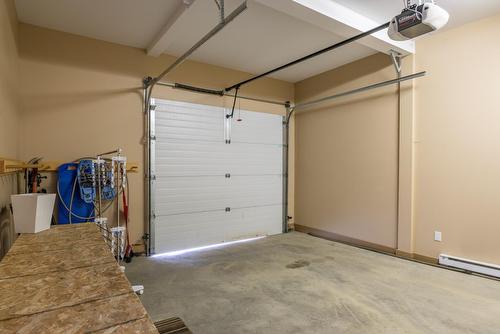 B - 1003 Mountain View Road, Rossland, BC - Indoor Photo Showing Garage