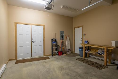 B - 1003 Mountain View Road, Rossland, BC - Indoor Photo Showing Other Room