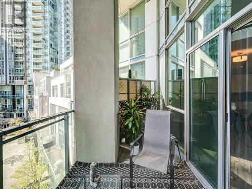#913 -220 Burnhamthorpe Rd W, Mississauga, ON - Outdoor With Balcony With Exterior