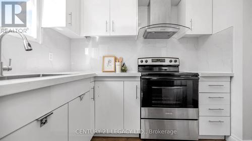 74 Horne Dr, Brampton, ON - Indoor Photo Showing Kitchen With Upgraded Kitchen