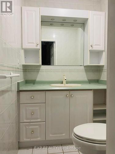 112 - 1050 Falgarwood Drive, Oakville, ON - Indoor Photo Showing Bathroom