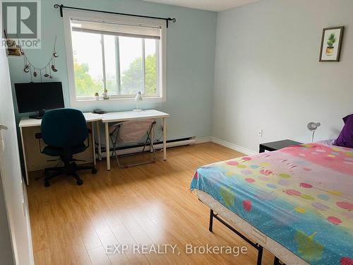 112 - 1050 Falgarwood Drive, Oakville, ON - Indoor Photo Showing Bedroom