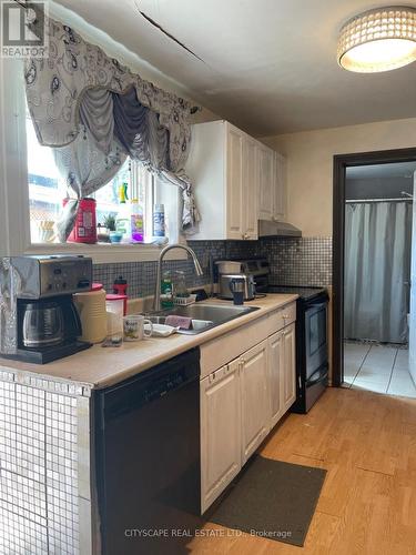 256 Alberta Street, Welland, ON - Indoor Photo Showing Kitchen With Double Sink