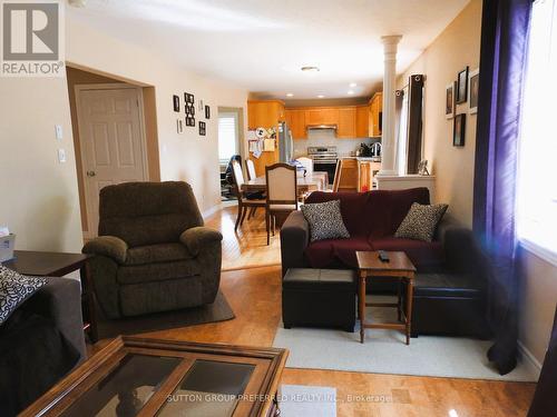 154 Kingfisher Avenue, Woodstock, ON - Indoor Photo Showing Living Room