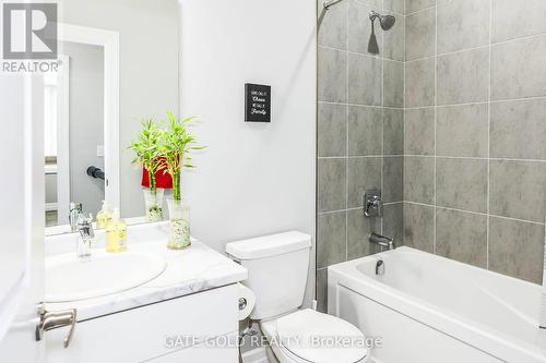 18 Borden Tr, Welland, ON - Indoor Photo Showing Bathroom