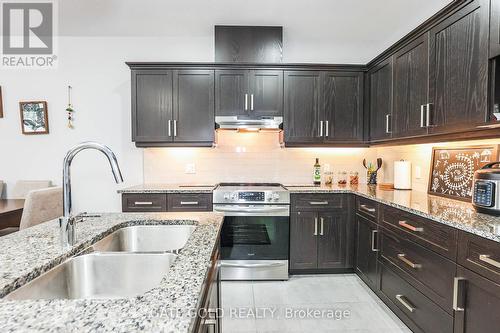 18 Borden Trail, Welland, ON - Indoor Photo Showing Kitchen With Double Sink With Upgraded Kitchen