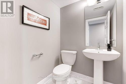 8 Pierre Trudeau Lane, Grimsby, ON - Indoor Photo Showing Bathroom